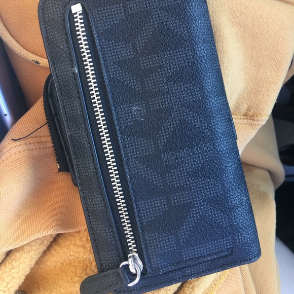 Michael kors phone case and wallet - Picture 3 of 3